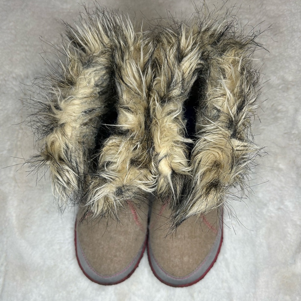 Sorel Cozy Joan Felt & Faux Fur Boots Girls 7 - Picture 2 of 9